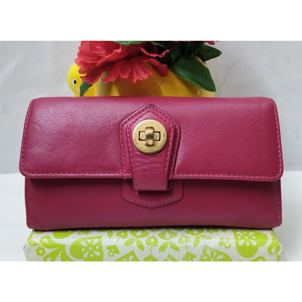 Marc by Marc Jacobs Red Leather Turnlock Credit Card ID Windows Trifold Wallet - Picture 2 of 16